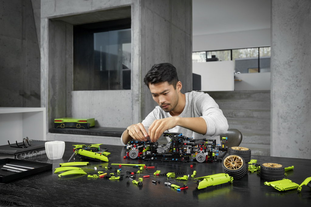 Lego-Technic-Lamborghini-Sian-34