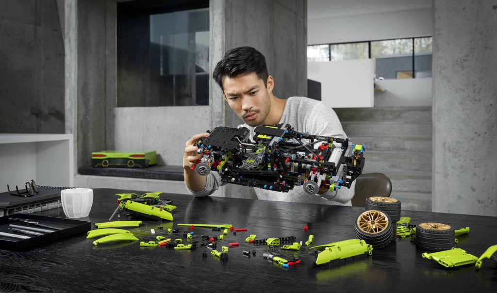 Lego-Technic-Lamborghini-Sian-35