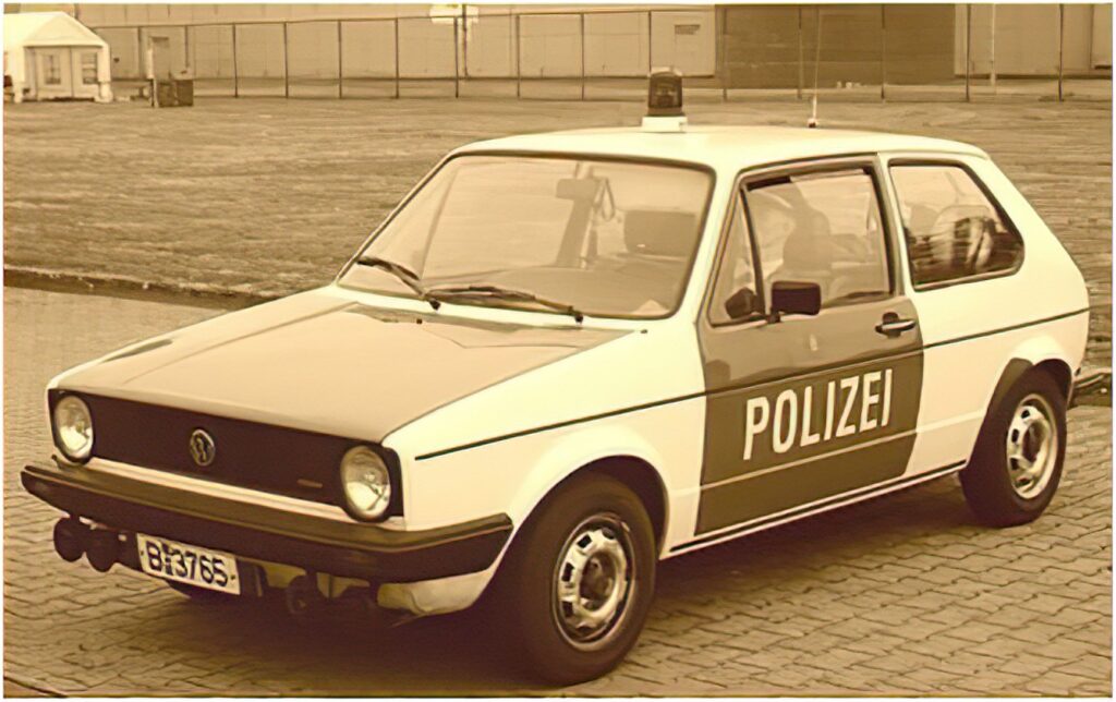 3666 - 1/24 Volkswagen Golf Polizei