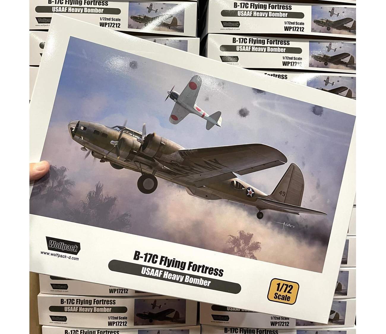 Wolfpack 1:72 B-17C Flying Fortress Sample Box