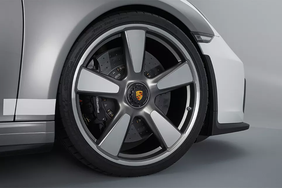 2018-Porsche-911-Speedster-convertible-silver-Tires