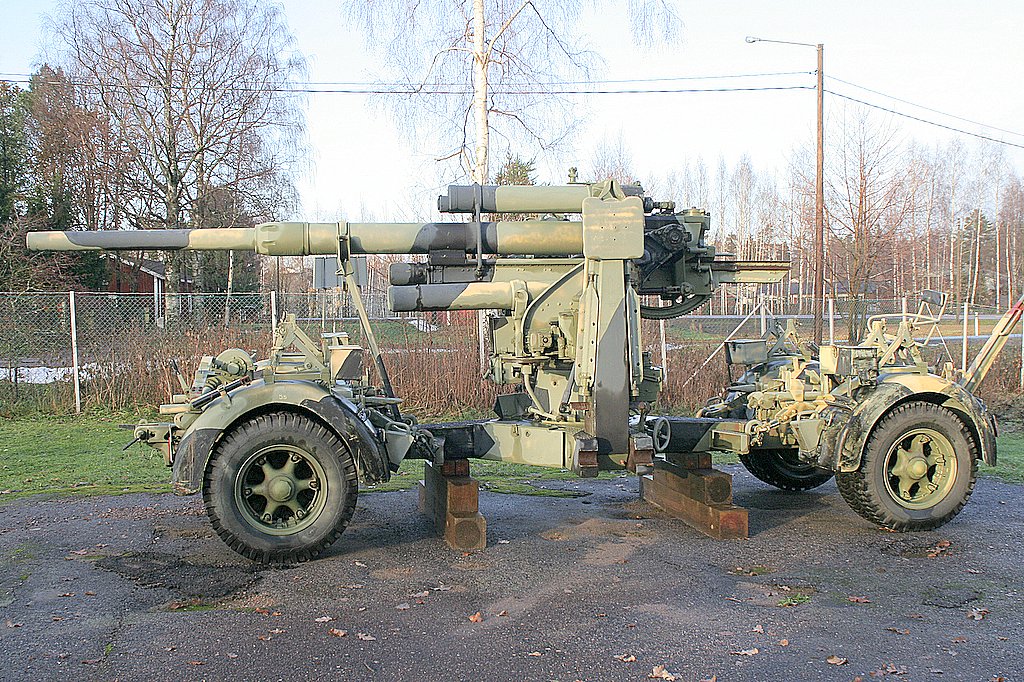 8,8-cm-Flugabwehrkanone_37.8.8_cm_anti-aircraft_cannon_37