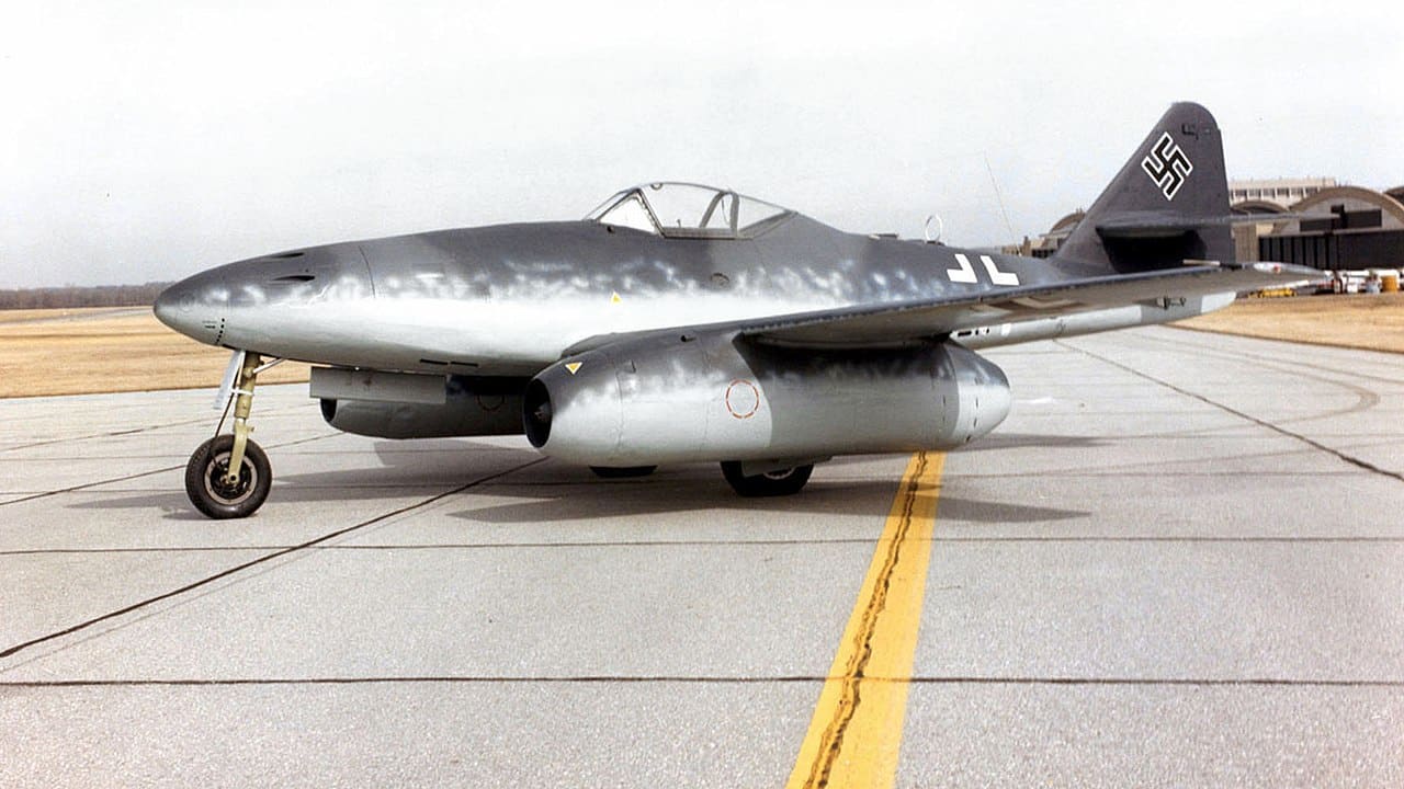 1280px-Messerschmitt_Me_262A_at_the_National_Museum_of_the_USAF