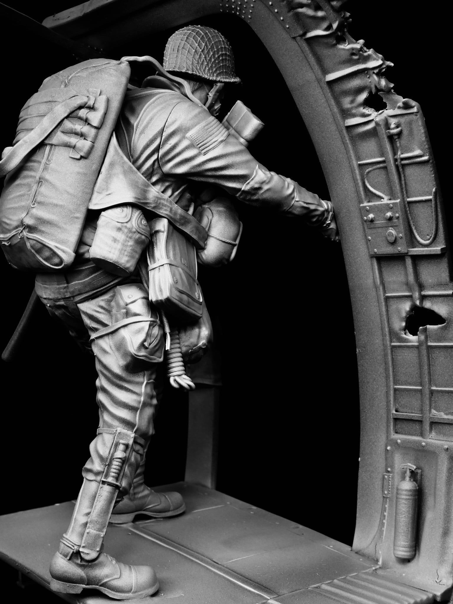 Mitches Military Models Releases 200mm WWII US Paratrooper Kit-3