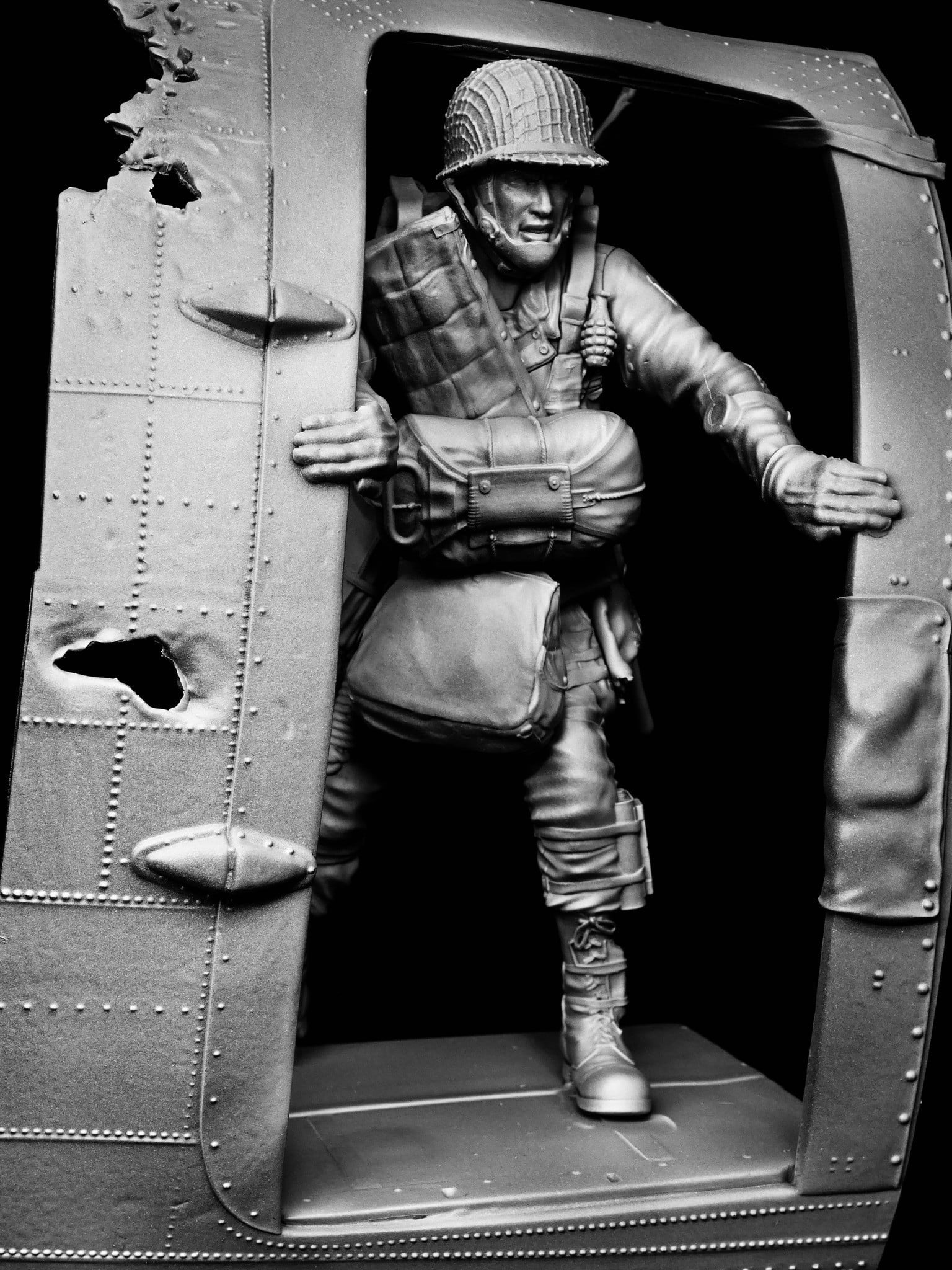 Mitches Military Models Releases 200mm WWII US Paratrooper Kit