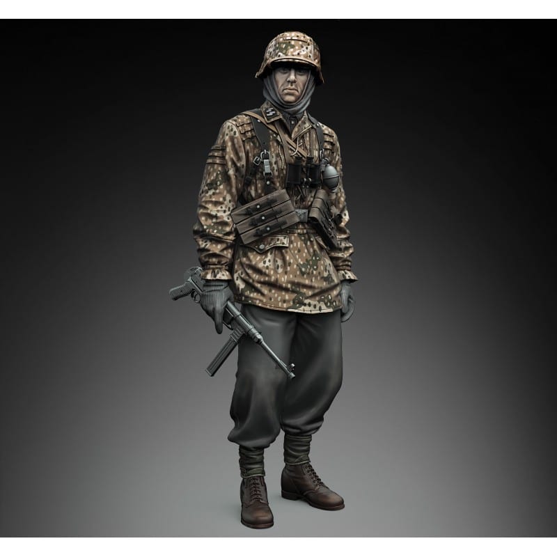 German SS soldier with MP 40 in 1/16 Scale