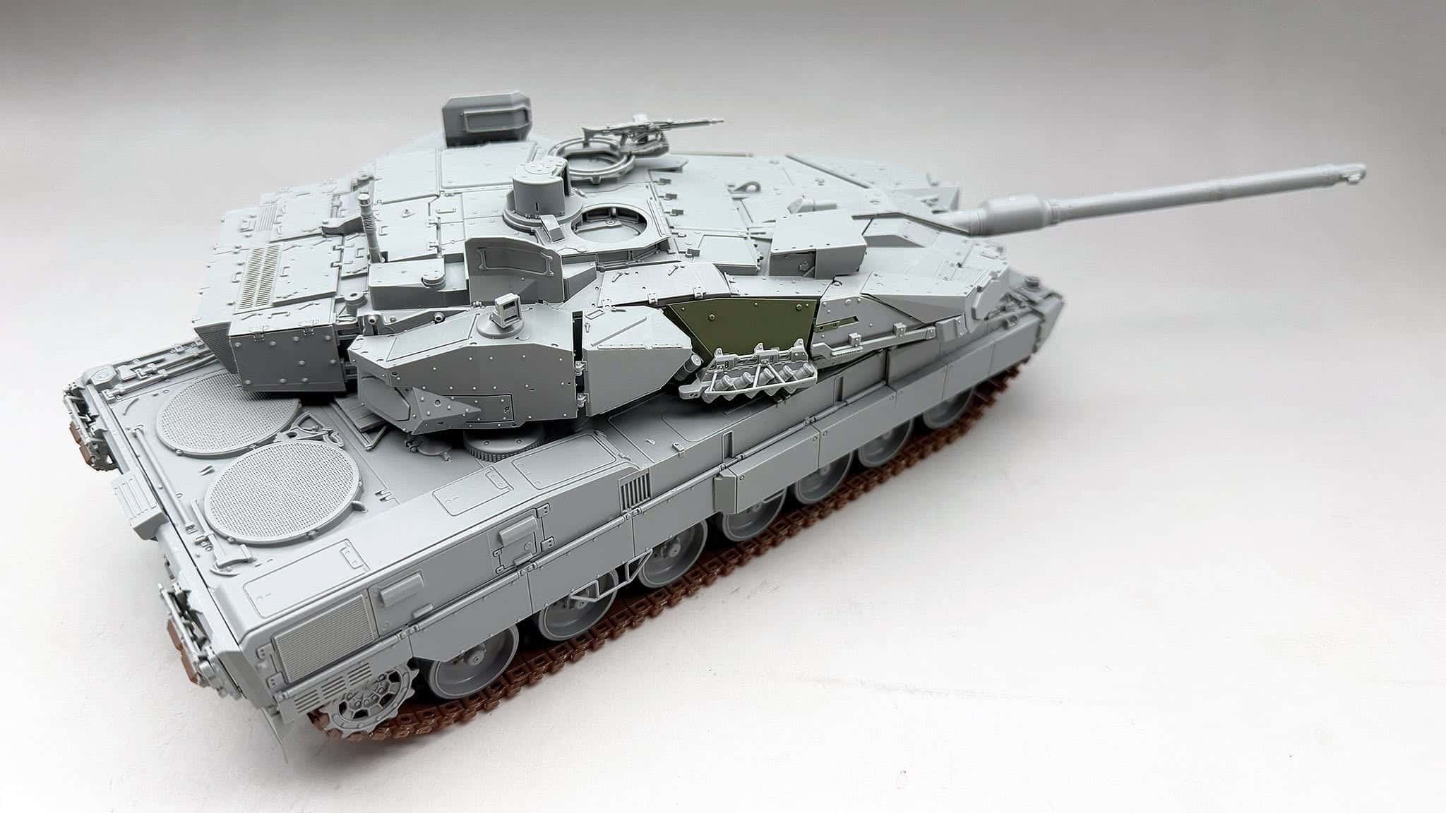 Amusing Hobby Reveals 135 Leopard 2A8 DEU-3
